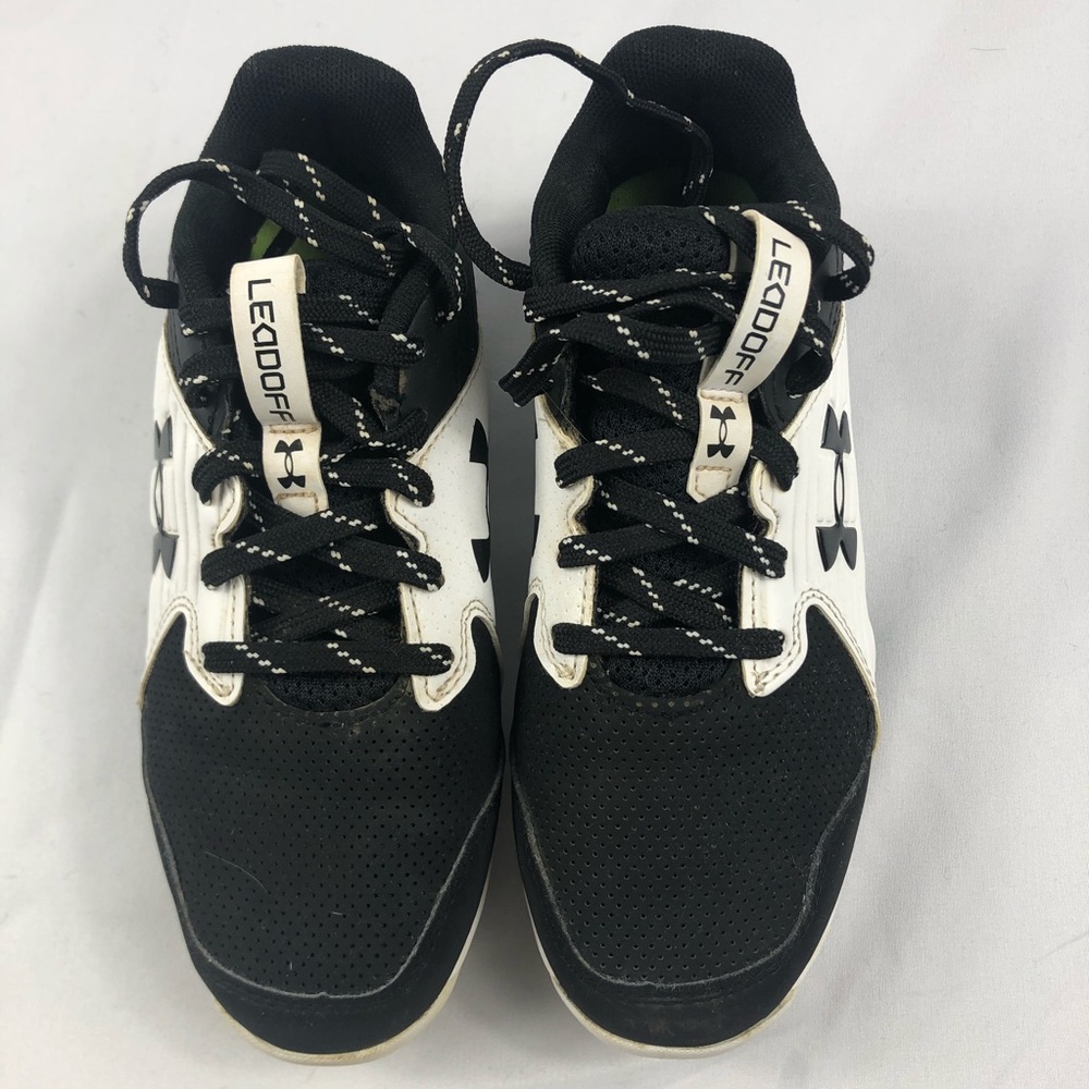 Under Armour lead off  Black and white youth baseball cleats size 1Y